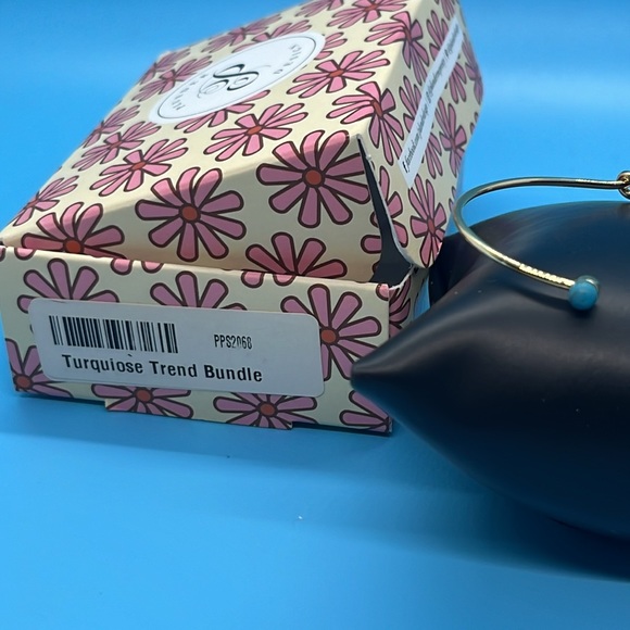 Plunder Janie bracelet-NEW IN BOX~Danty Faux Turquoise~beautiful alone or stack - Picture 8 of 8